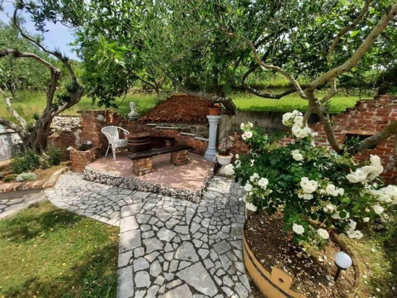 Apartments Robi- Swimming Pool And Beautiful Garden Kampor Exteriör bild
