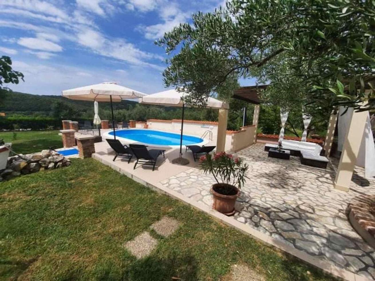 Apartments Robi- Swimming Pool And Beautiful Garden Kampor Exteriör bild
