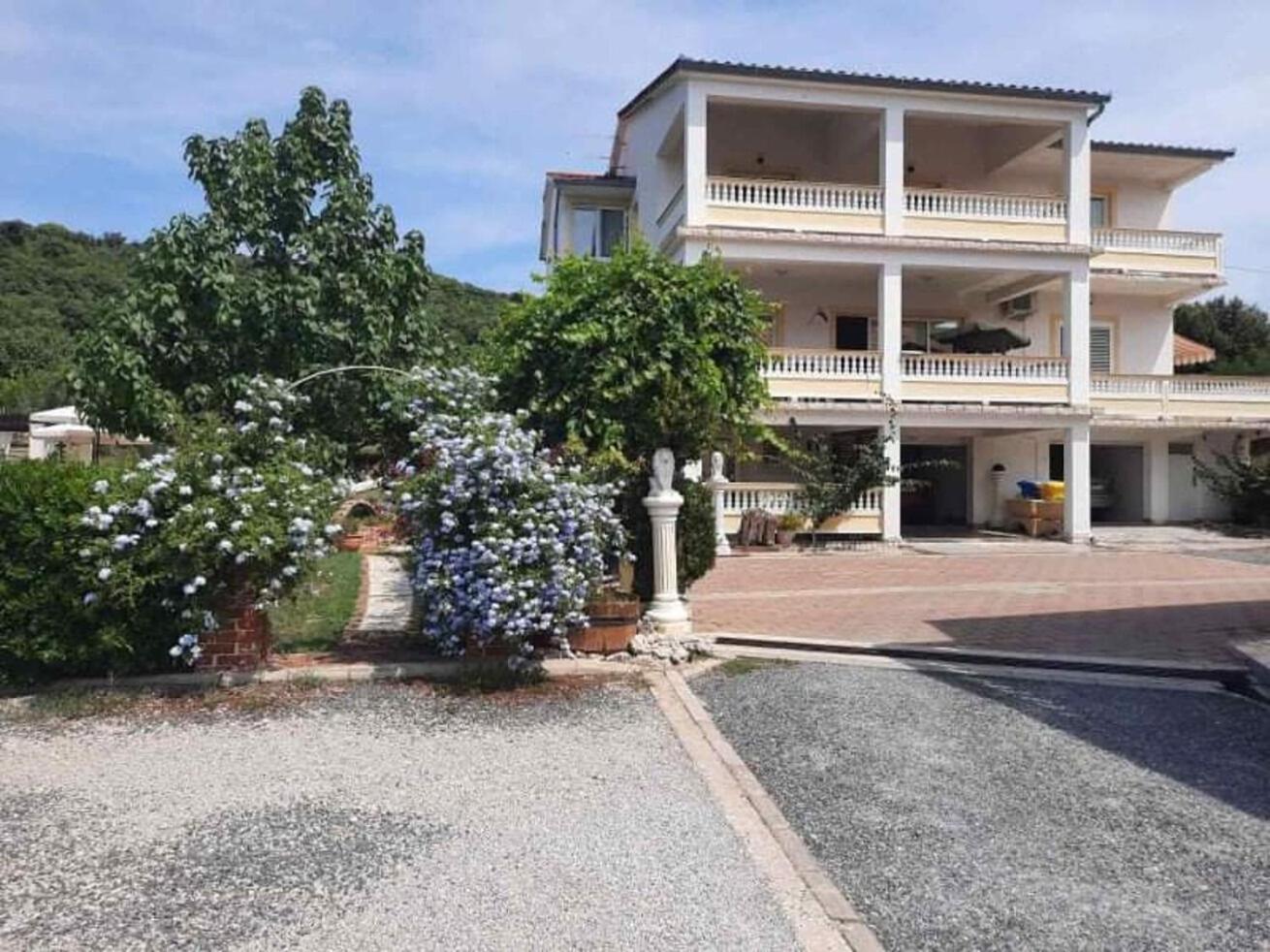 Apartments Robi- Swimming Pool And Beautiful Garden Kampor Exteriör bild